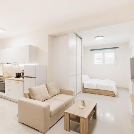 אתונה Fully Renovated Luxurious Semi-Basement Studio מראה חיצוני תמונה