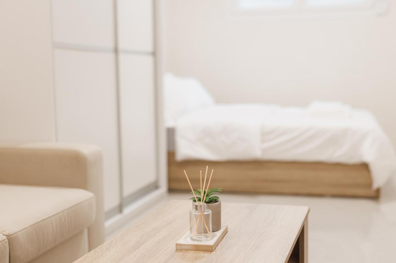 אתונה Fully Renovated Luxurious Semi-Basement Studio מראה חיצוני תמונה